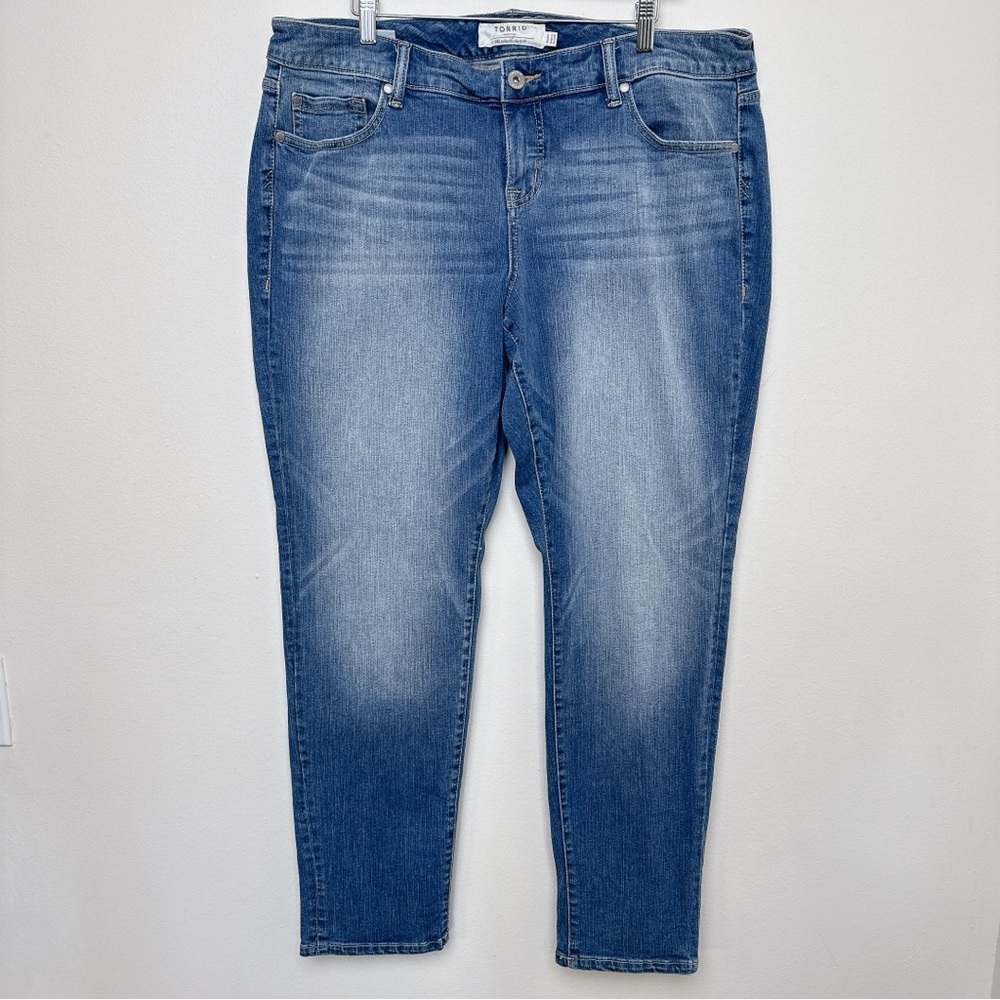 Torrid Womens 16R Boyfriend Medium Wash Jeans